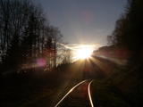Západ slnka pri železničnej trati